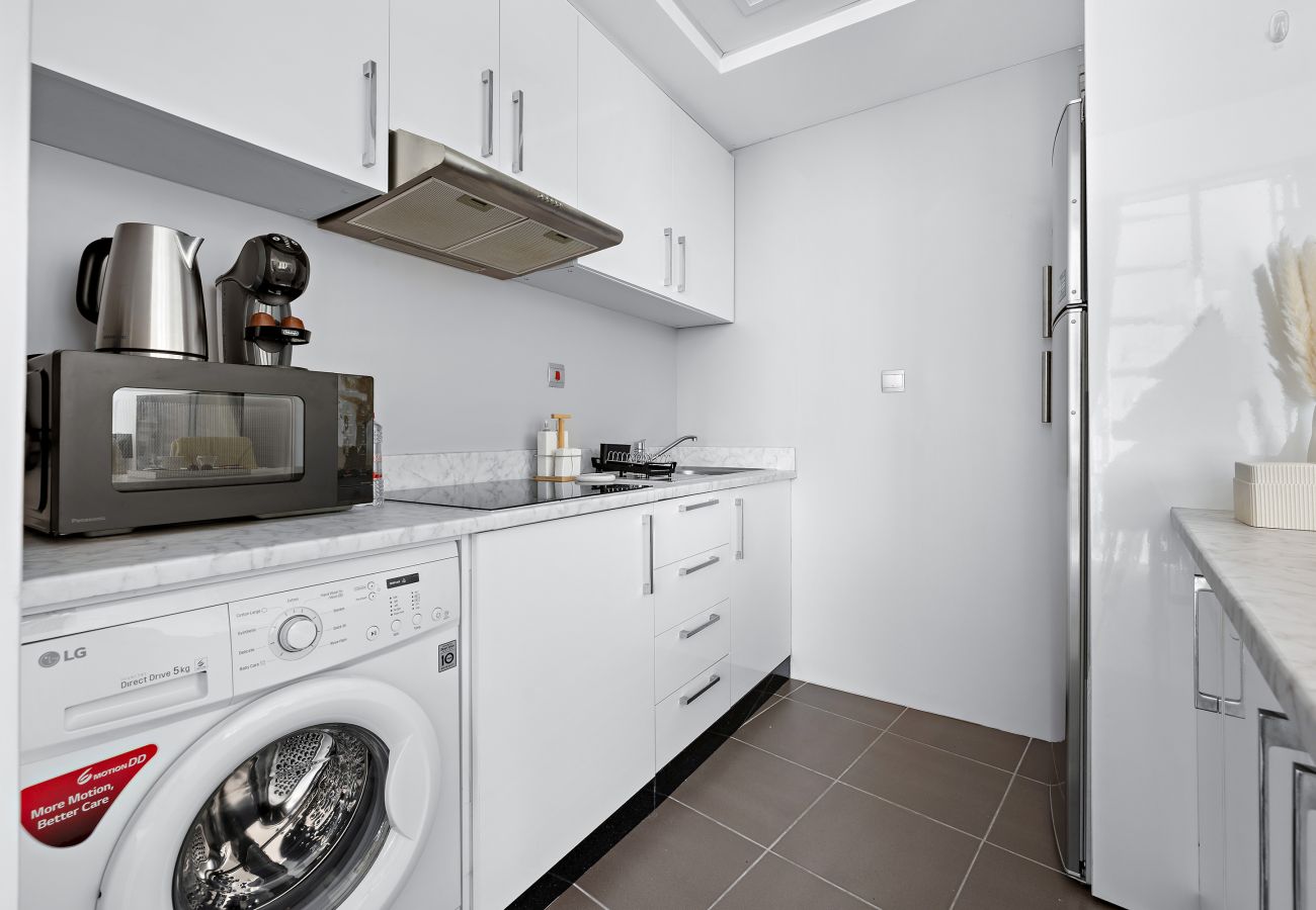 Apartment in Dubai - Studio - Cayan Tower